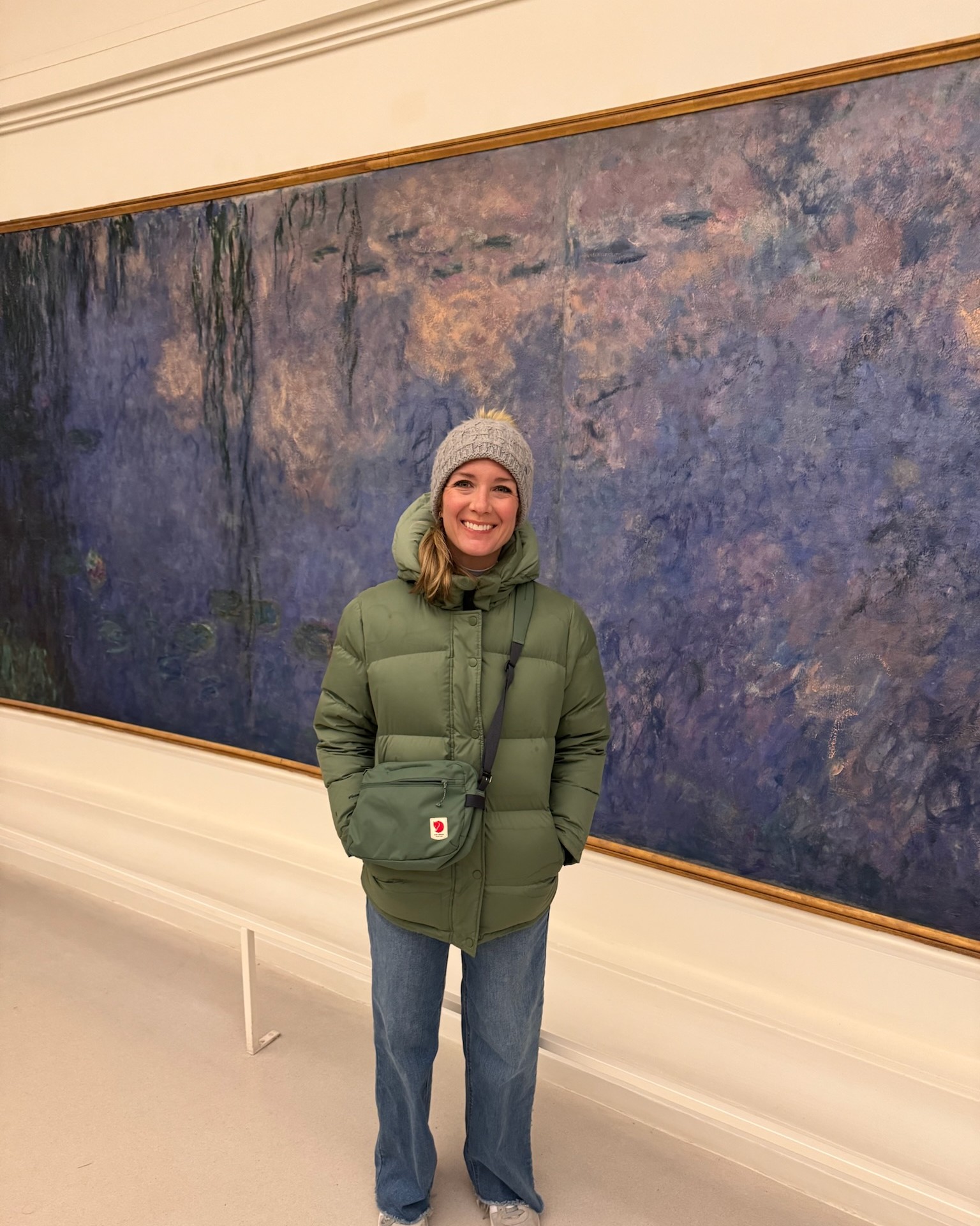 Stacey at the Musée de l'Orangerie in Paris, standing in front of Monet's Water Lilies
